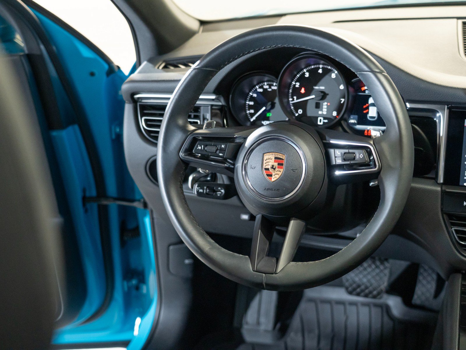 Certified 2023 Porsche Macan AWD/4WD image 27