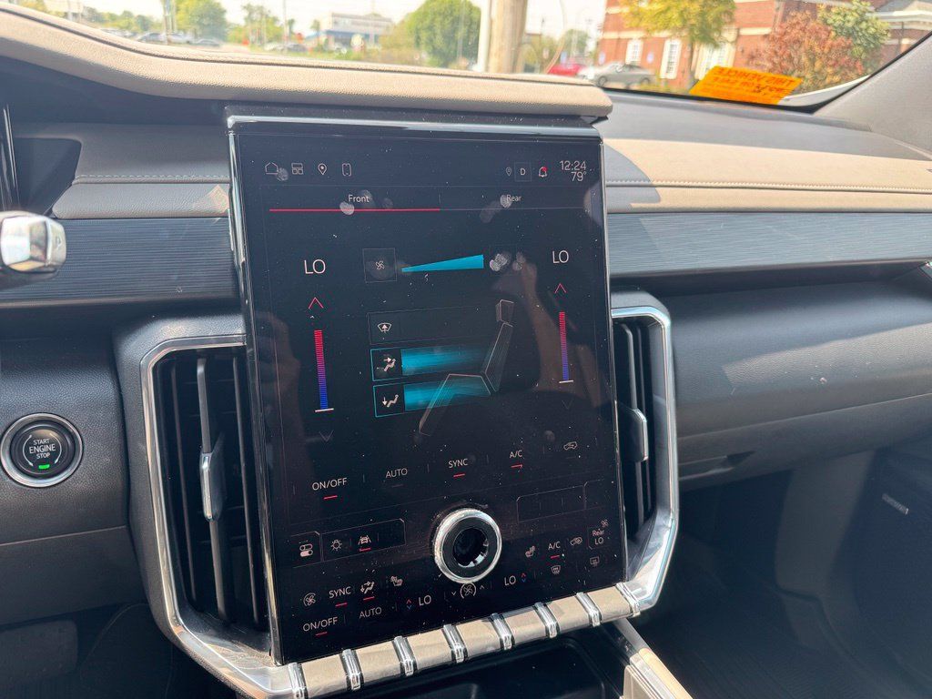 Used 2025 GMC Acadia Elevation w/ Elevation Premium Package FWD image 16
