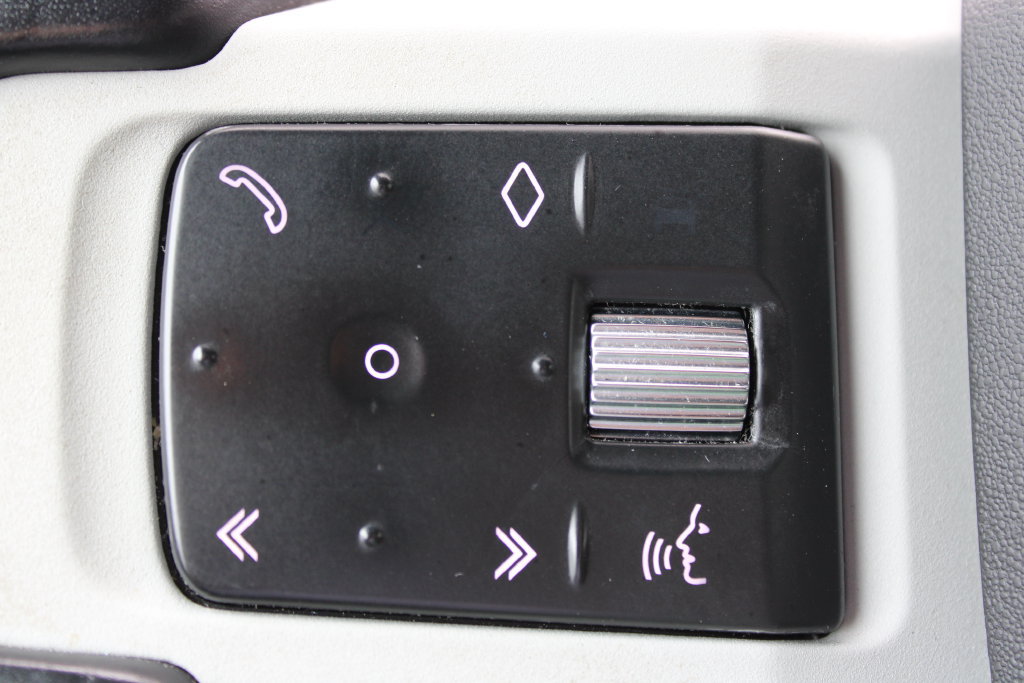 Used 2022 Land Rover Defender 90 X-Dynamic SE AWD/4WD image 17