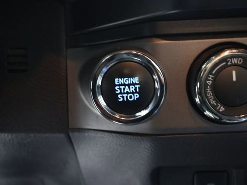 Used 2021 Toyota Tacoma TRD Sport w/ Technology Package image 23