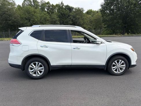 Used 2016 Nissan Rogue SV AWD/4WD image 4