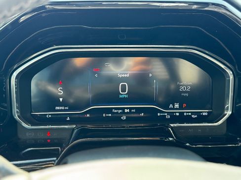 Used 2022 Chevrolet Silverado 1500 High Country w/ Technology Package image 7