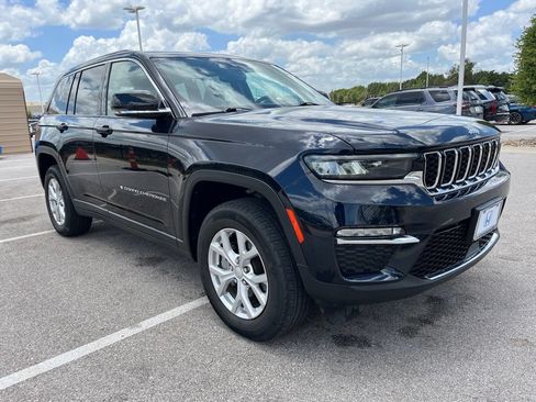 Used 2023 Jeep Grand Cherokee Limited AWD/4WD image 3