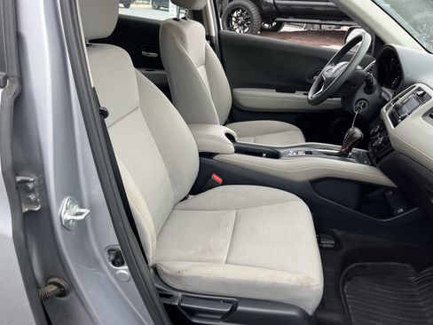 Used 2021 Honda HR-V LX image 3