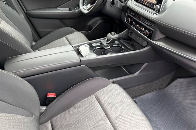 New 2026 Nissan Rogue SV FWD image 17
