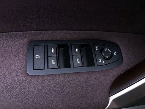 Used 2023 BMW iX xDrive50 w/ Sport Package image 19