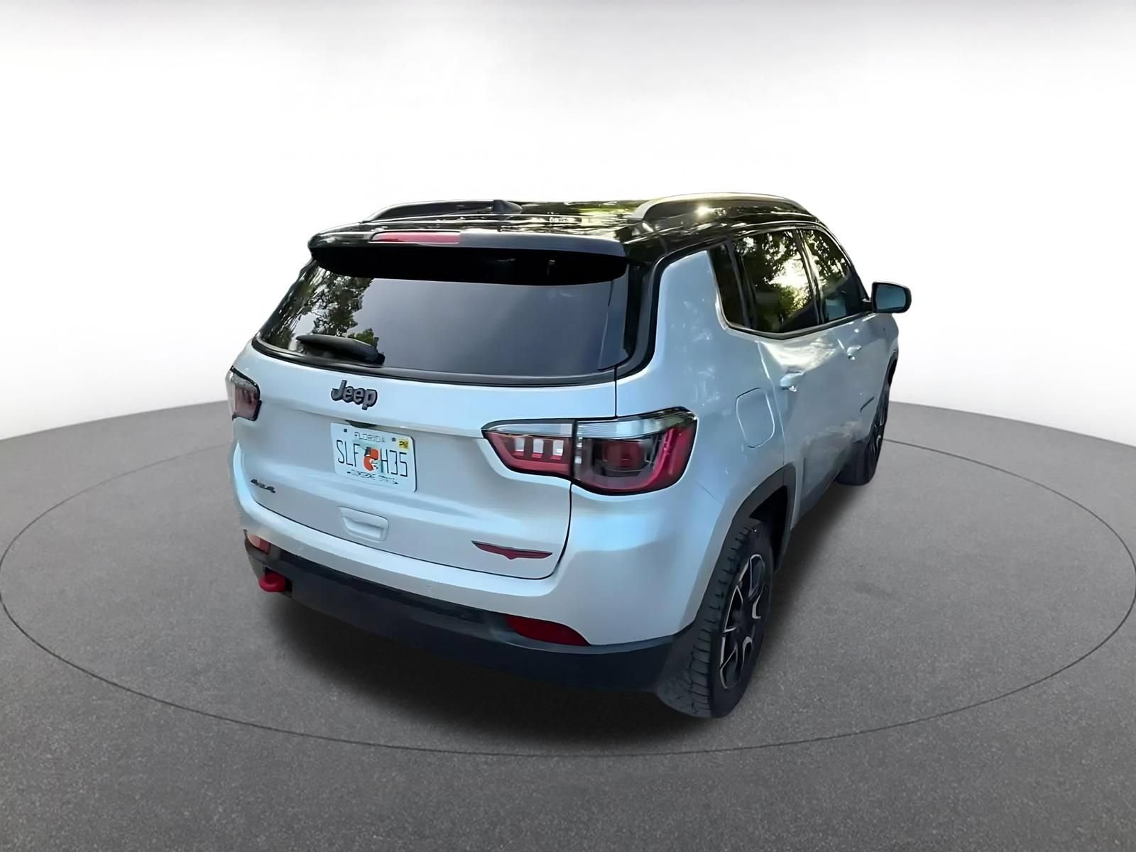 Used 2025 Jeep Compass Trailhawk AWD/4WD image 13