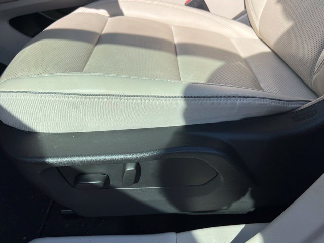 Used 2023 Buick Envision Essence AWD/4WD image 24
