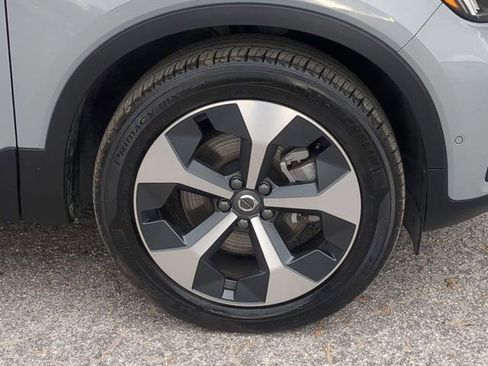 Used 2025 Volvo XC40 B5 Plus image 11