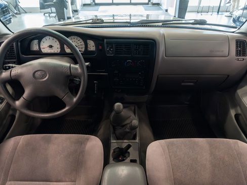 Used 2004 Toyota Tacoma 4x4 Xtracab V6 image 10