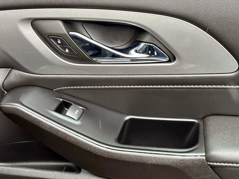 Certified 2023 Chevrolet Traverse LT image 9