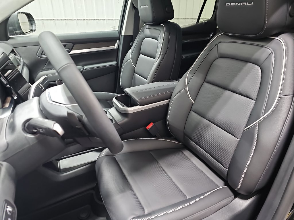 New 2027 GMC Terrain Denali w/ LPO, Black Badging Package AWD/4WD image 15