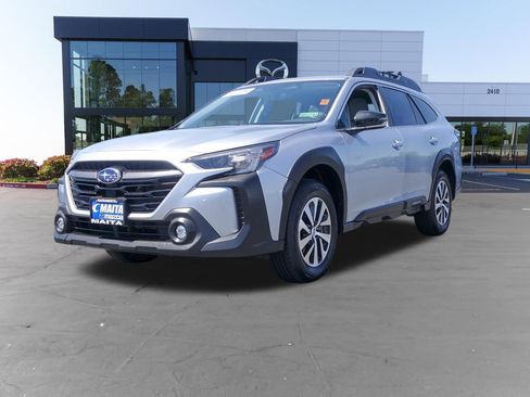 Used 2025 Subaru Outback Premium AWD/4WD image 7