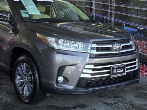Certified 2019 Toyota Highlander XLE image 2