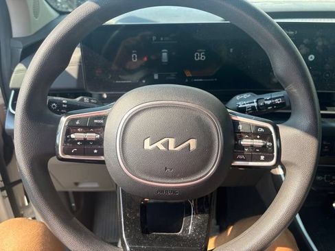 Used 2025 Kia Carnival LX FWD image 18