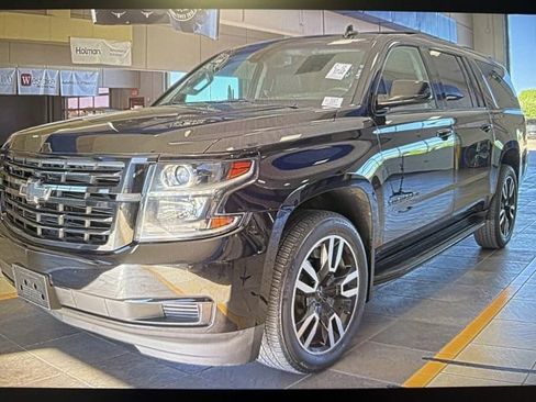 Used 2019 Chevrolet Suburban LT w/ RST Edition image 2