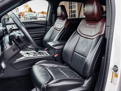Certified 2020 Ford Explorer Platinum w/ Premium Technology Package image 6