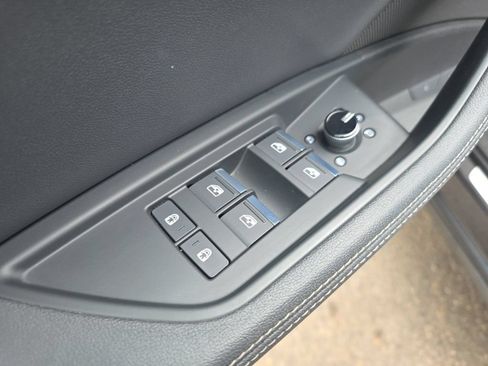 Used 2022 Audi e-tron Premium AWD/4WD image 11