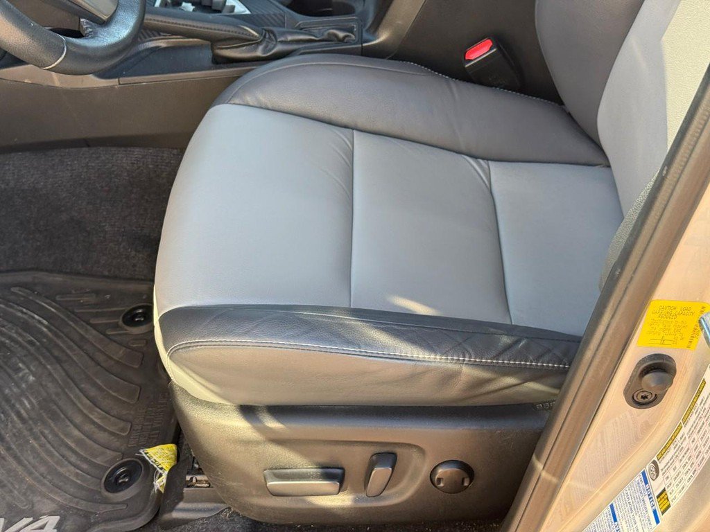 Used 2015 Toyota RAV4 Limited w/ Technology Package AWD/4WD image 21