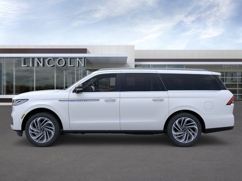 New 2025 Lincoln Navigator L Reserve AWD/4WD image 3