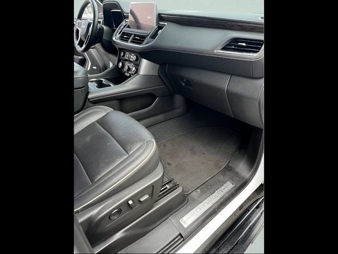 Used 2023 Chevrolet Suburban Premier image 16