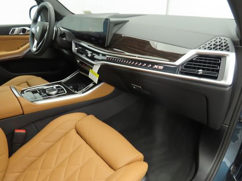 New 2026 BMW X5 xDrive40i w/ Climate Comfort Package image 18