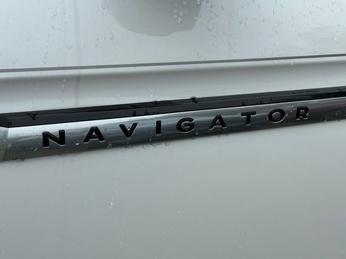 New 2025 Lincoln Navigator Reserve AWD/4WD image 28