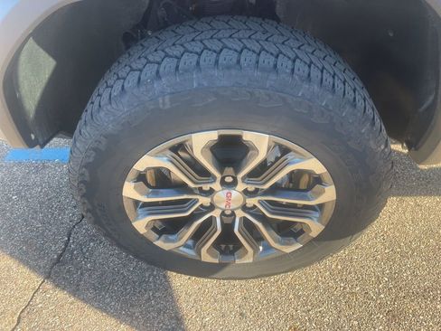 Used 2023 GMC Canyon Denali image 25