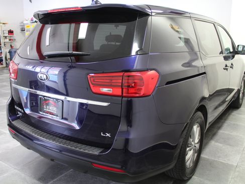 Used 2019 Kia Sedona LX image 6