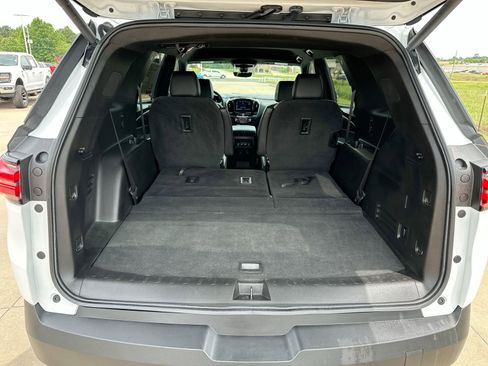 Used 2023 Chevrolet Traverse RS FWD image 24