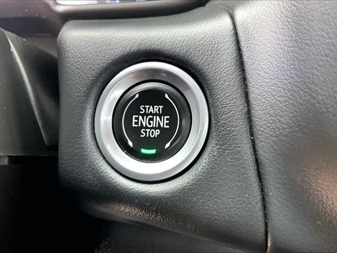 Used 2022 GMC Yukon XL AT4 AWD/4WD image 35