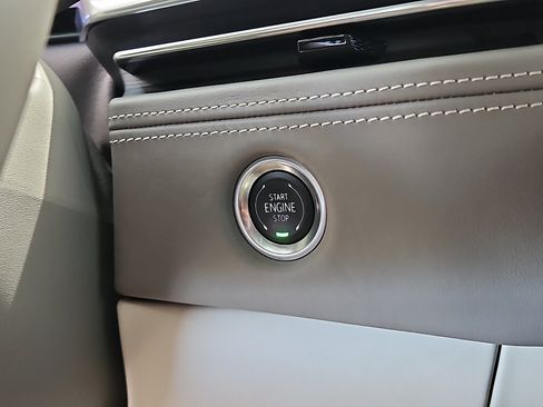 Certified 2025 Cadillac Escalade ESV Sport Platinum AWD/4WD image 18