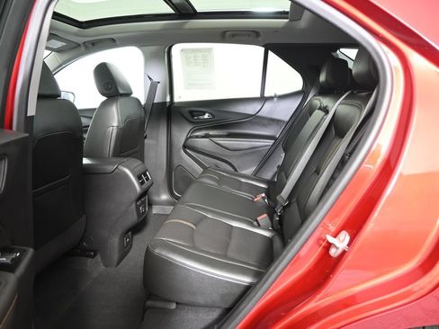 Used 2023 Chevrolet Equinox Premier AWD/4WD image 18