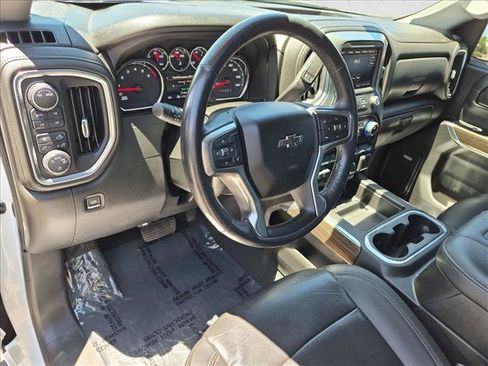 Used 2022 Chevrolet Silverado 1500 LT Trail Boss w/ Convenience Package II AWD/4WD image 9