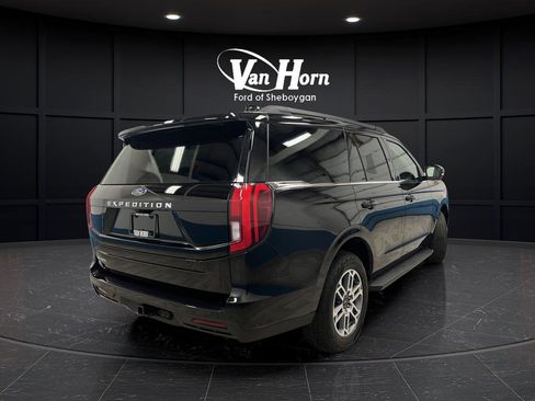 Used 2025 Ford Expedition Active AWD/4WD image 7