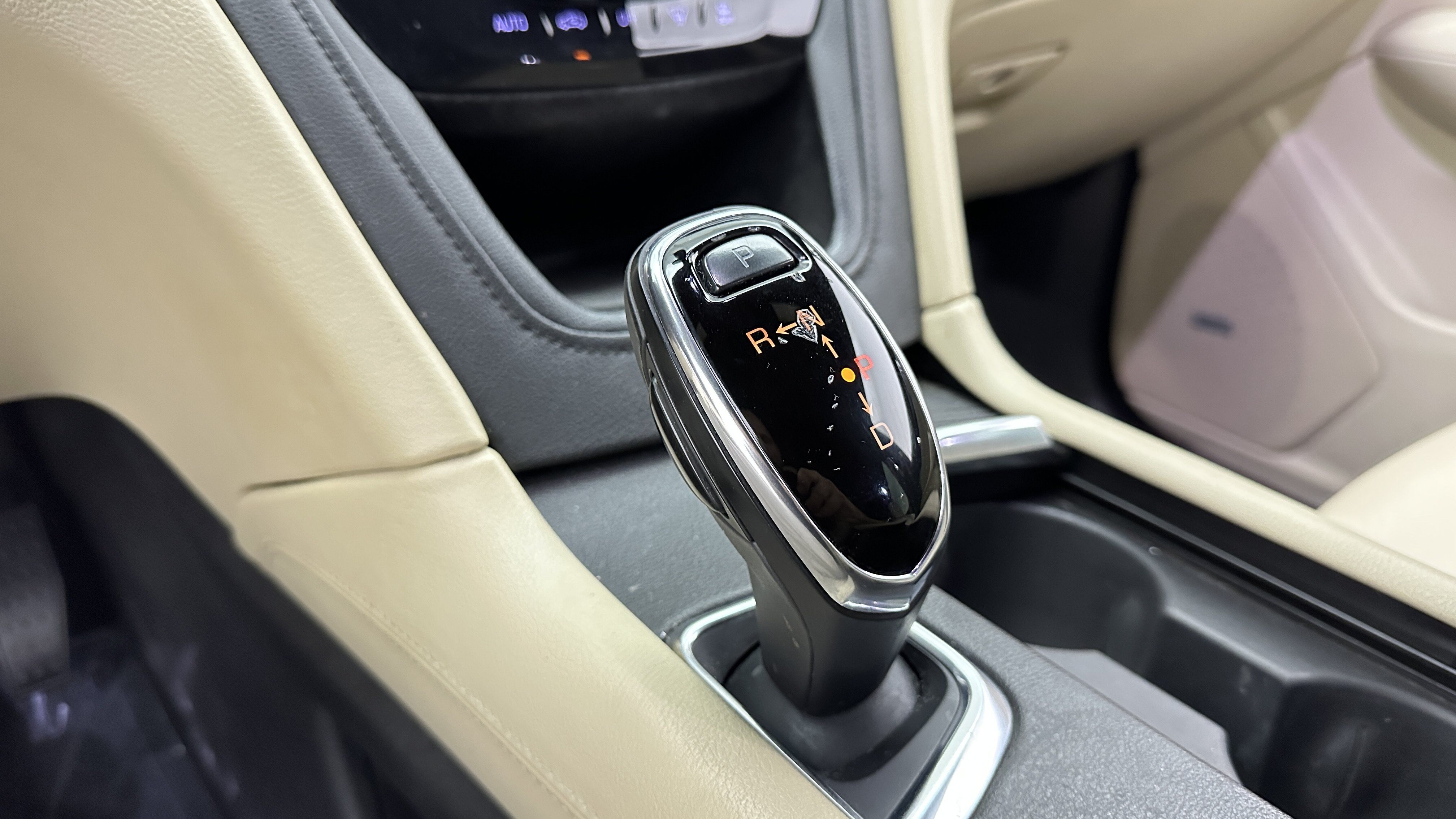 Used 2018 Cadillac XT5 FWD w/ LPO, Wheel Lock Package image 16