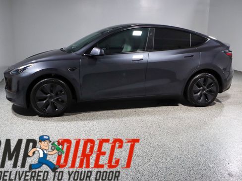 Used 2025 Tesla Model Y Long Range image 10