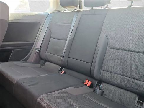 Used 2016 Volkswagen Golf S image 19