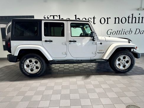 Used 2015 Jeep Wrangler Unlimited Sahara w/ Connectivity Group AWD/4WD image 3