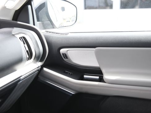 Used 2025 Ford Expedition Active image 29