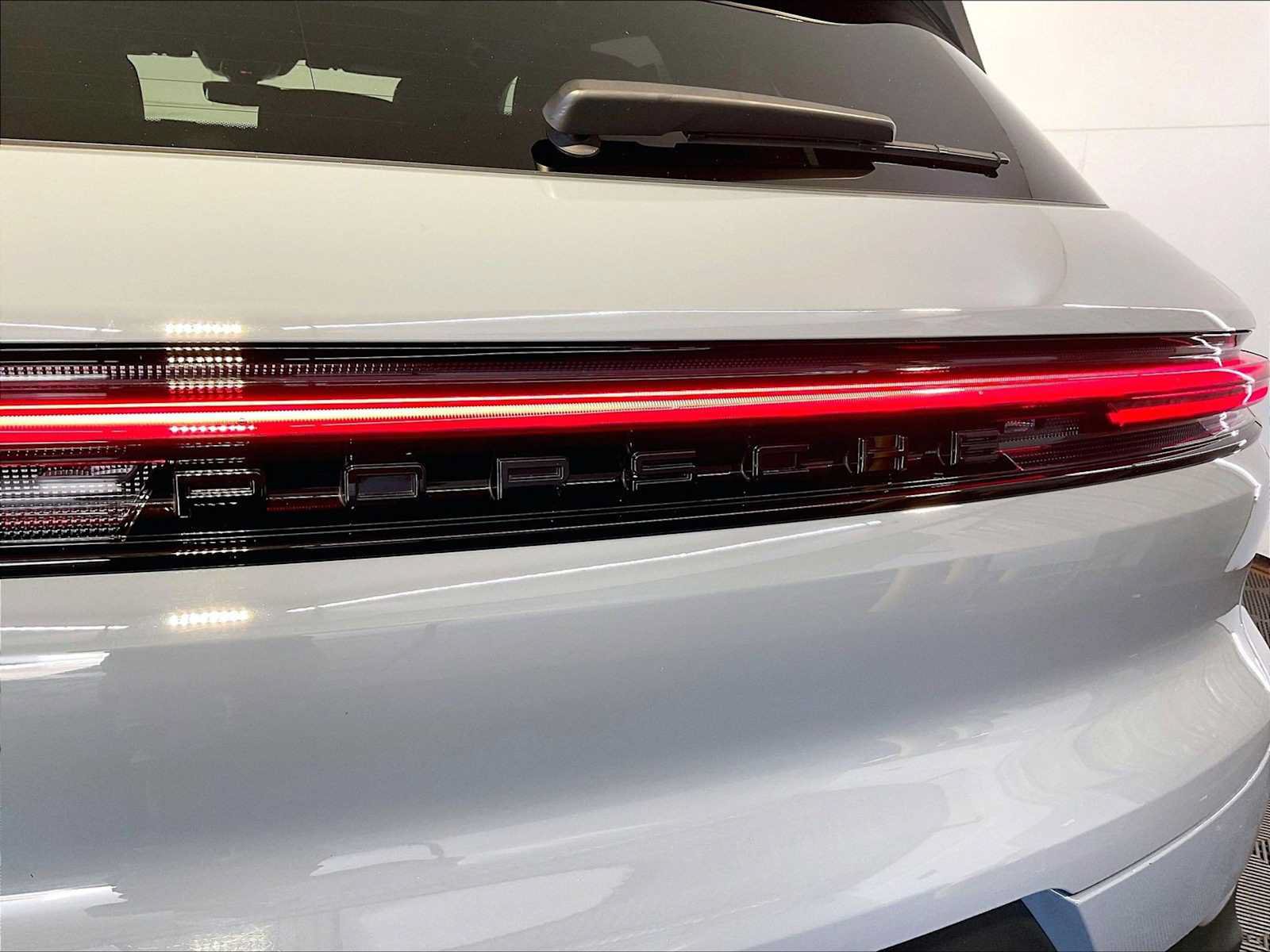 Certified 2024 Porsche Cayenne w/ Premium Package Plus (PFM) AWD/4WD image 35