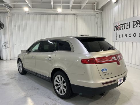 Used 2017 Lincoln MKT AWD image 3