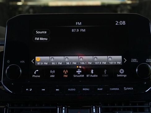 Used 2025 Nissan Pathfinder SL AWD/4WD image 23