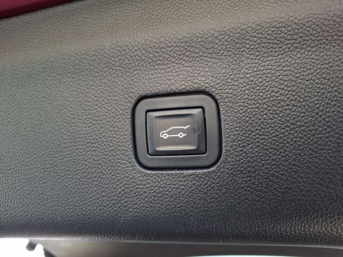 Used 2018 Buick Enclave Essence w/ LPO, Hit The Road Package image 32