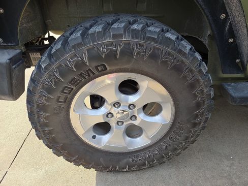 Used 2013 Jeep Wrangler Unlimited Sahara w/ Connectivity Group image 5