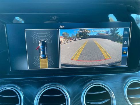 Used 2017 Mercedes-Benz E 300 4MATIC image 21