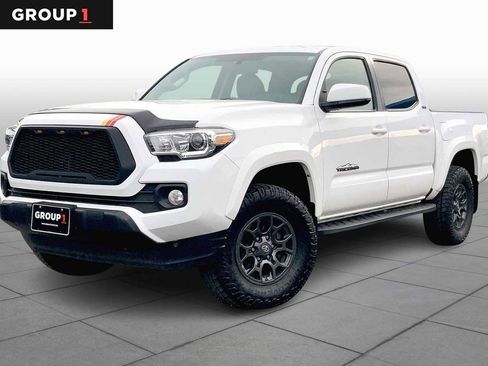 Used 2017 Toyota Tacoma SR5 w/ Tow Package image 1