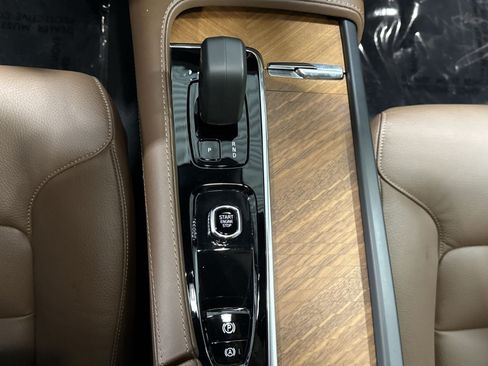 Certified 2024 Volvo XC90 T8 Plus AWD/4WD image 22
