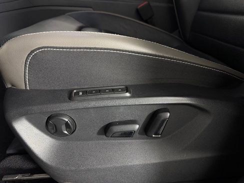 Used 2022 Volkswagen Atlas Cross Sport SEL Premium R-Line image 25