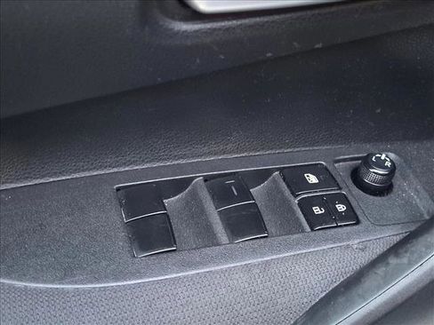 Used 2021 Toyota Corolla LE FWD image 4